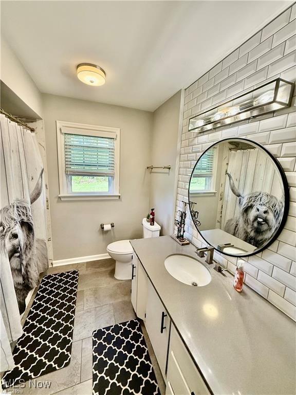 6911 Post Ln, Hudson, OH 44236 - bathroom featuring healthy amount of natural light, vanity, baseboards, and a shower with curtain