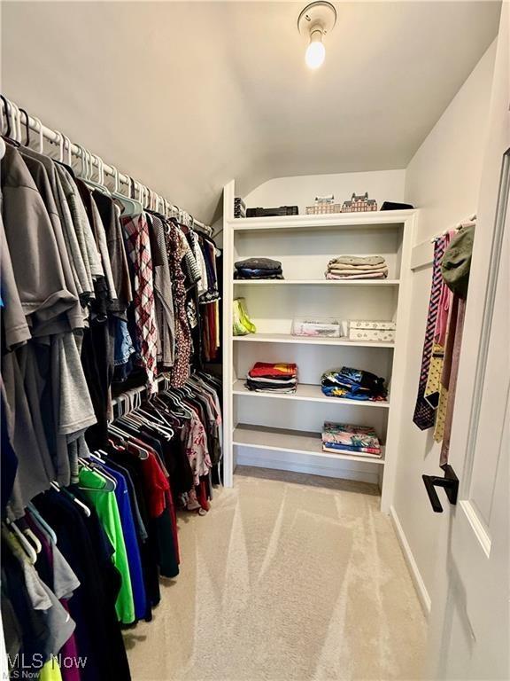 6911 Post Ln, Hudson, OH 44236 - walk in closet featuring carpet flooring and lofted ceiling