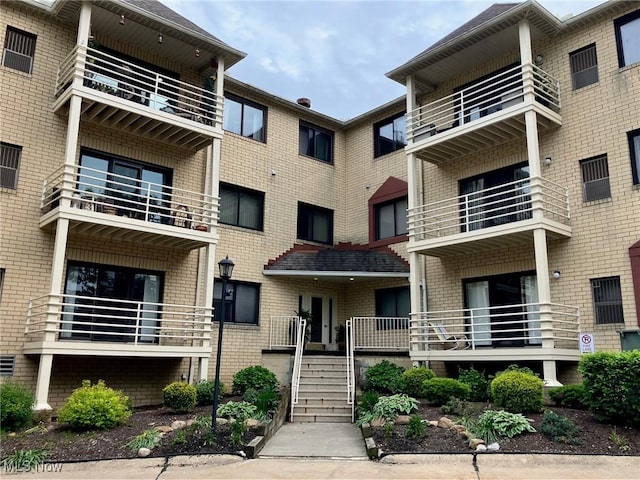 19510 Lorain Rd, Fairview Park, OH 44126 - view of apartment building / complex