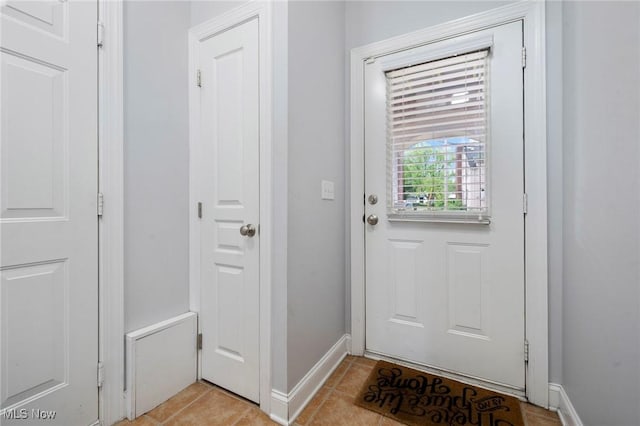 3128 E 135th St Unit 4, Cleveland, OH 44120 - entryway with light tile patterned floors and baseboards