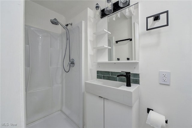 2330 Traymore Rd, University Heights, OH 44118 - bathroom featuring a shower