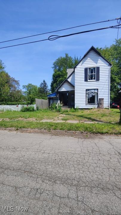 146 Nickle Plate Ave, Conneaut, OH 44030 - view of side of home
