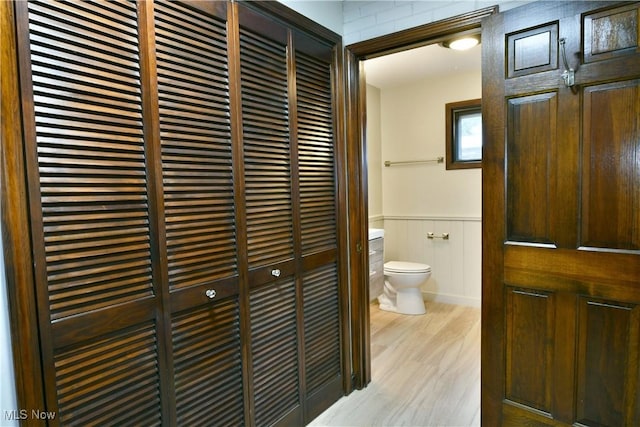 8848 King Graves Rd NE, Warren, OH 44484 - bathroom with toilet, wood finished floors, wainscoting, and a closet