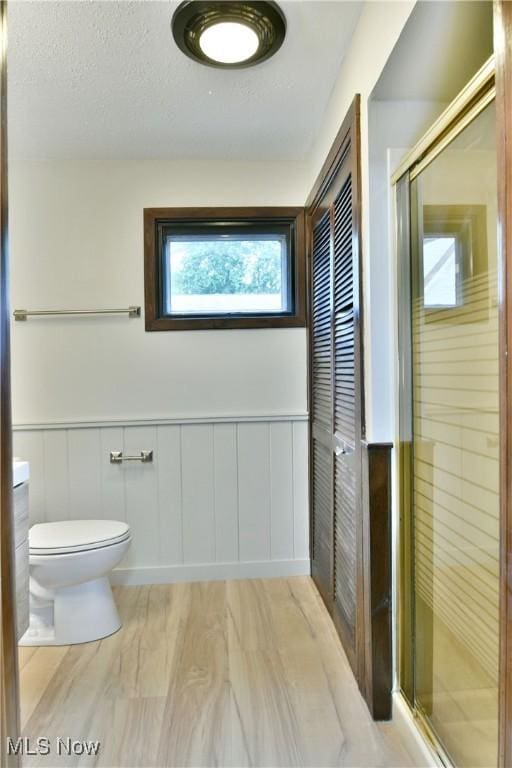 8848 King Graves Rd NE, Warren, OH 44484 - bathroom featuring toilet, a stall shower, and a wainscoted wall