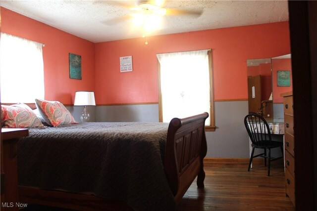 230 Rivercrest Dr, Coshocton, OH 43812 - bedroom featuring wood finished floors, ceiling fan, and a textured ceiling