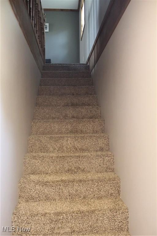 230 Rivercrest Dr, Coshocton, OH 43812 - view of stairway