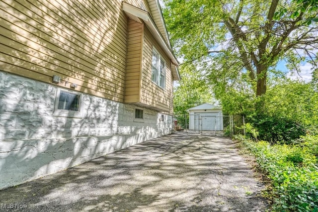 8208 Vista Ave, Garfield Heights, OH 44125 - view of side of property with an outdoor structure