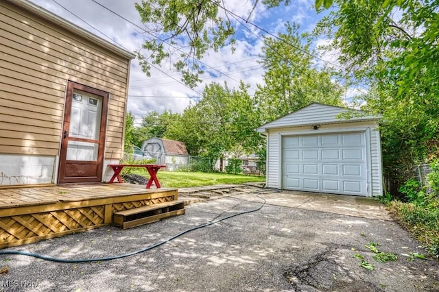 8208 Vista Ave, Garfield Heights, OH 44125 - detached garage with driveway