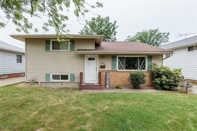 29431 Fairway Blvd, Willowick, OH 44095 - split level home with a front lawn