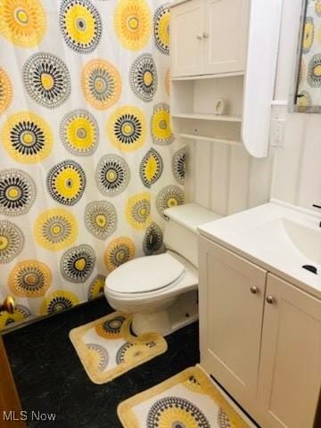 29431 Fairway Blvd, Willowick, OH 44095 - full bath with vanity and curtained shower