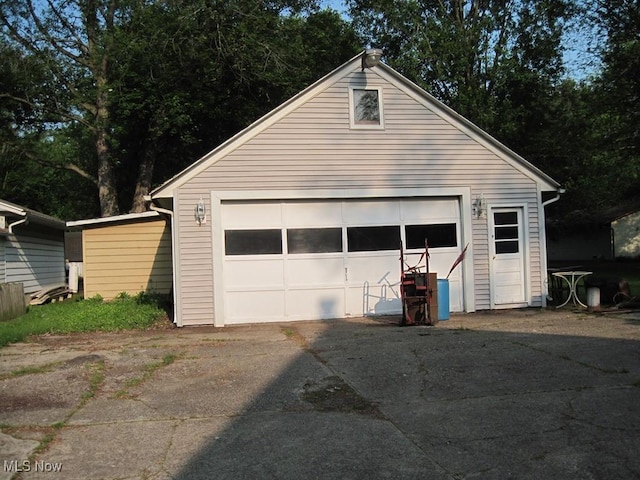 2710 W River Rd N, Elyria, OH 44035 - view of detached garage