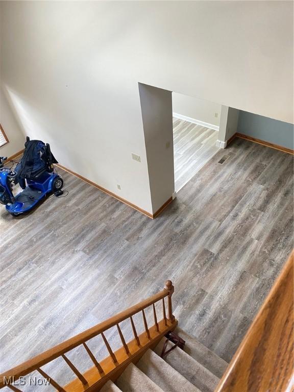 579 Glenmere Pl, Barberton, OH 44203 - stairway featuring wood finished floors and baseboards