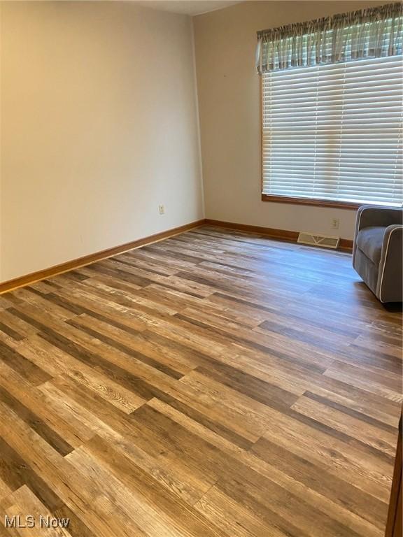 579 Glenmere Pl, Barberton, OH 44203 - unfurnished room with wood finished floors and baseboards