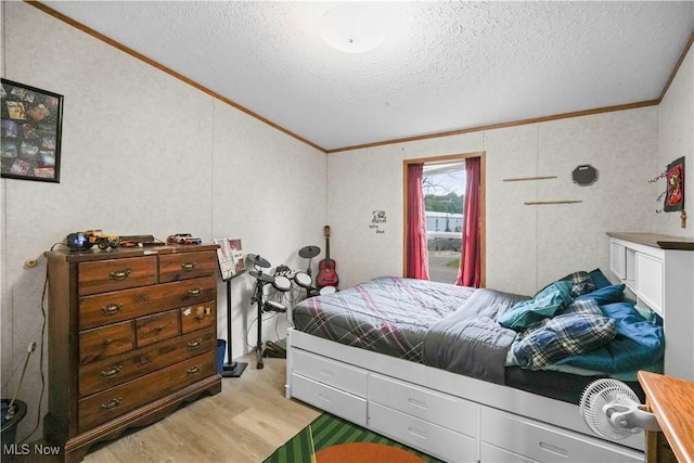 3764 US Highway 224 E Lot 92, Greenwich, OH 44837 - bedroom with ornamental molding, light wood finished floors, a textured ceiling, and lofted ceiling