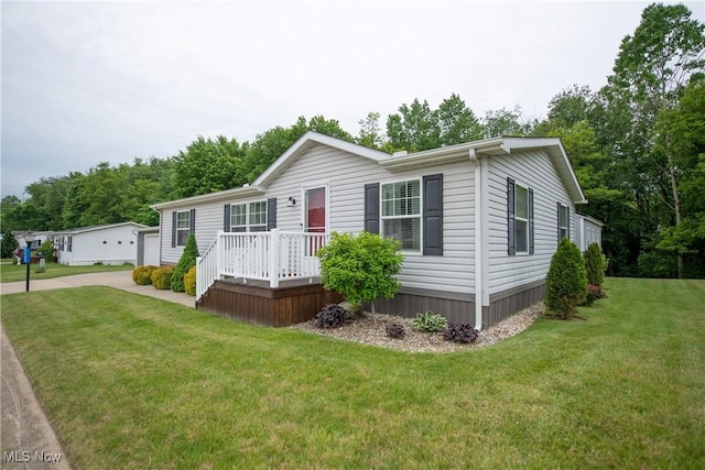 5725 Joleda Dr SW, Canton, OH 44706 - manufactured / mobile home featuring a front yard