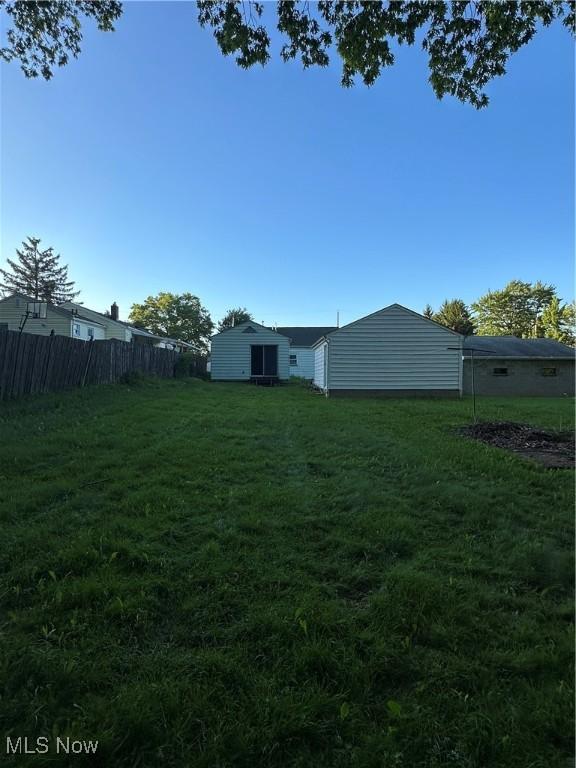 1937 Highlawn Ave, Youngstown, OH 44509 - view of yard