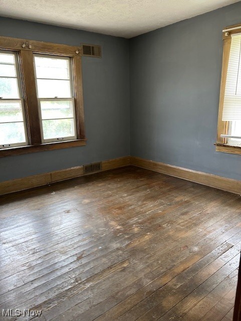 884 E Dewey Ave, Youngstown, OH 44502 - photo 10