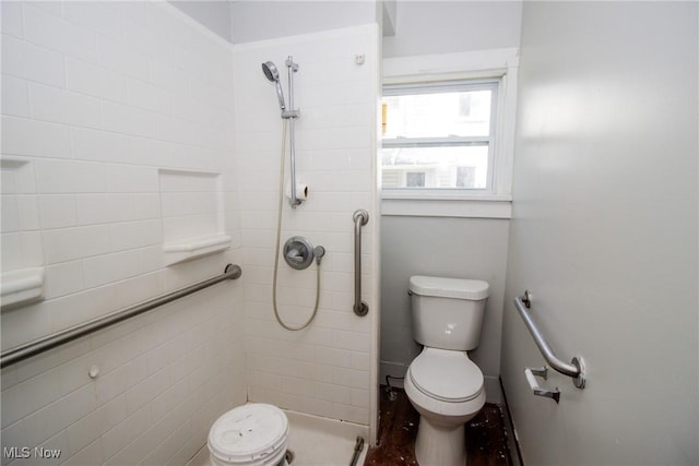 320 Crosby St, Akron, OH 44303 - full bath featuring a stall shower and toilet
