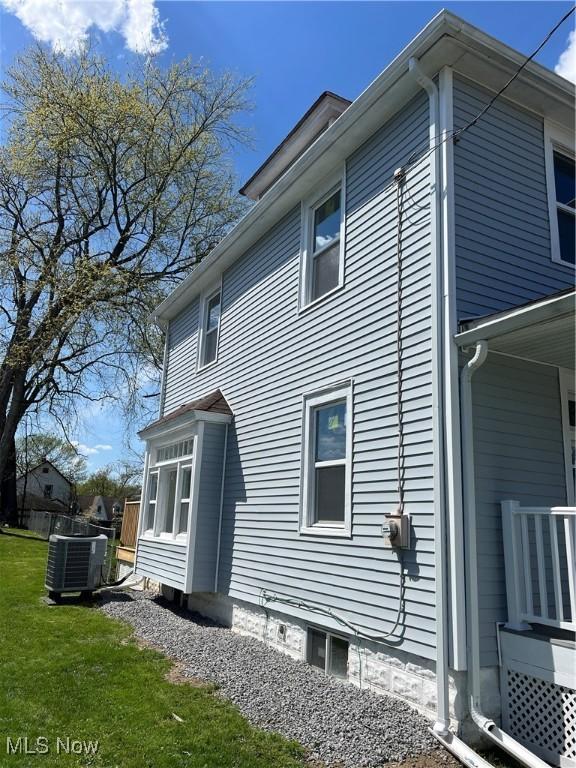 764 Jones St, Hubbard, OH 44425 - view of home's exterior featuring central AC unit and a lawn