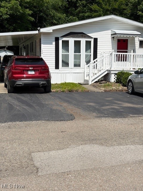 134 Northgate, Warren, OH 44484 - manufactured / mobile home with a carport