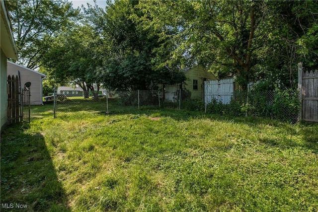 2226 Martha Ave NE, Canton, OH 44705 - view of yard