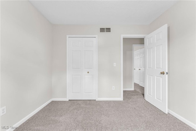 25861 Kennedy Ridge Rd, North Olmsted, OH 44070 - unfurnished bedroom featuring carpet flooring, baseboards, a closet, and a textured ceiling