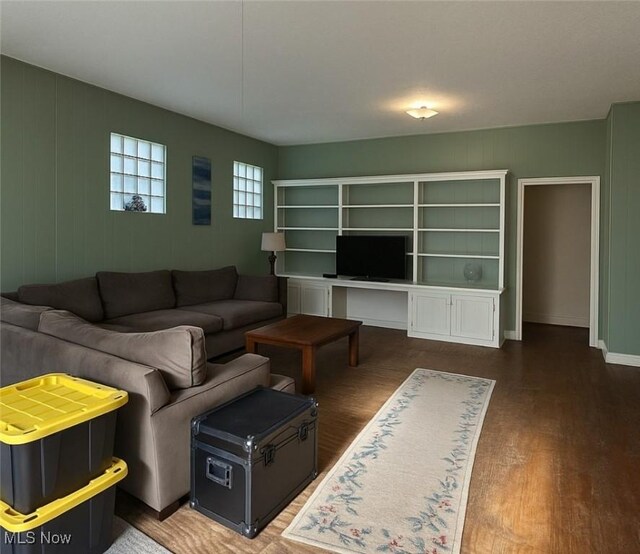 1097 Jefferson St, Follansbee, WV 26037 - living area featuring wood finished floors and baseboards