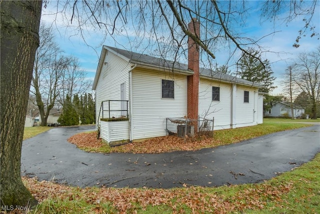 1187 Deforest Rd SE, Warren, OH 44484 - view of property exterior with a yard and asphalt driveway