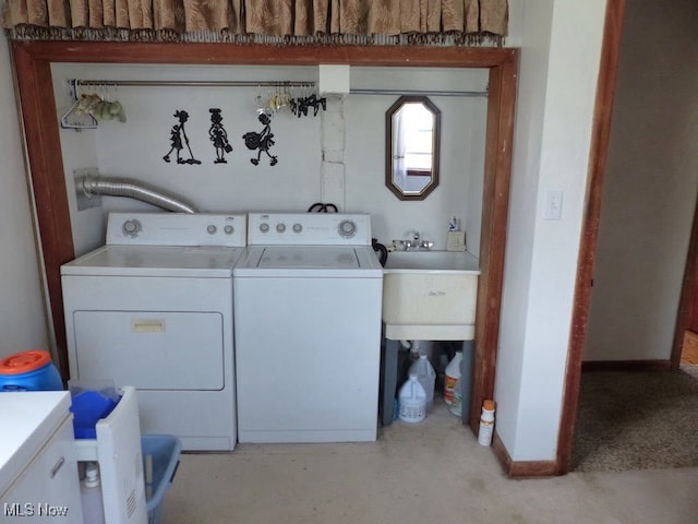 988 E Turkeyfoot Lake Rd, Green, OH 44312 - laundry area featuring washing machine and dryer and baseboards
