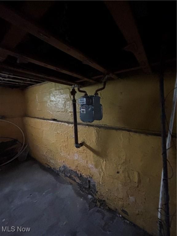 11226 Greenwich Ave, Cleveland, OH 44105 - unfinished basement featuring gas meter
