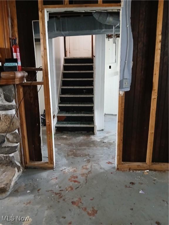 230 E 211th St, Euclid, OH 44123 - basement with stairs