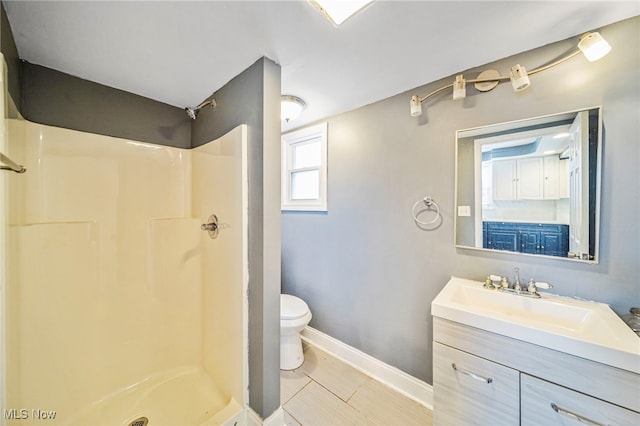 3328 Altamont Ave, Cleveland Heights, OH 44118 - full bathroom with toilet, a shower, vanity, and baseboards