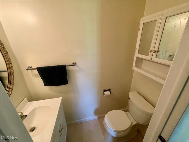 180 Atterbury Blvd, Hudson, OH 44236 - bathroom featuring vanity, toilet, baseboards, and tile patterned floors