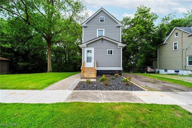 90 Frank St, Struthers, OH 44471 - view of front of home with entry steps and a front yard