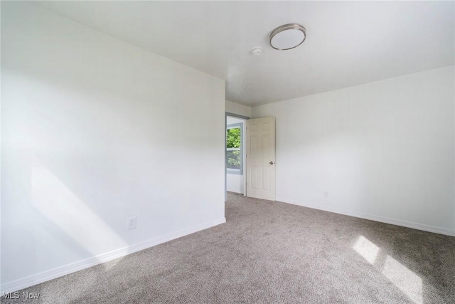 90 Frank St, Struthers, OH 44471 - carpeted empty room featuring baseboards and a smoke detector
