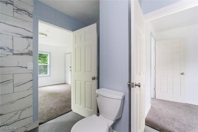 90 Frank St, Struthers, OH 44471 - bathroom featuring toilet