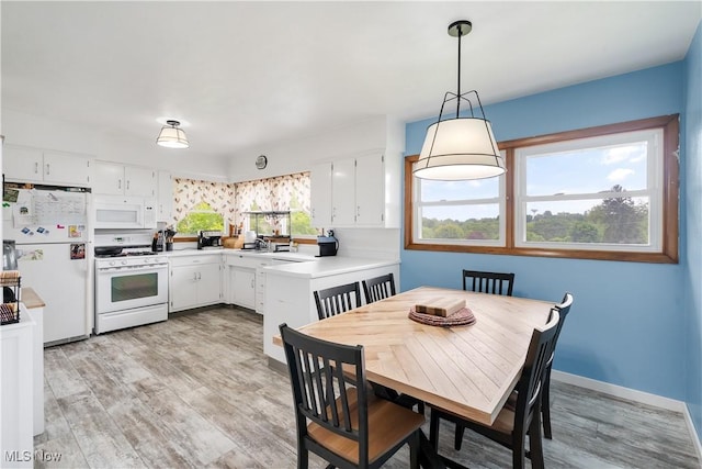 525 Hill Blvd, East Liverpool, OH 43920 - dining area featuring light wood-type flooring