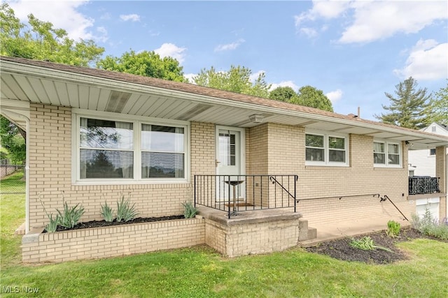 525 Hill Blvd, East Liverpool, OH 43920 - view of front facade with brick siding and a front lawn