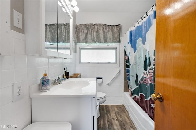 525 Hill Blvd, East Liverpool, OH 43920 - full bath with toilet, tile walls, vanity, wood finished floors, and shower / tub combo with curtain