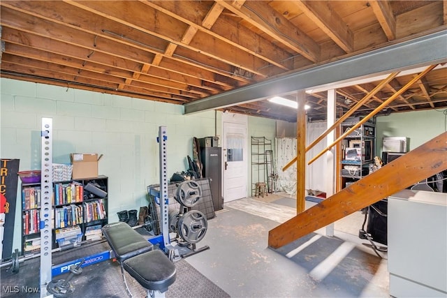 525 Hill Blvd, East Liverpool, OH 43920 - workout room with concrete block wall