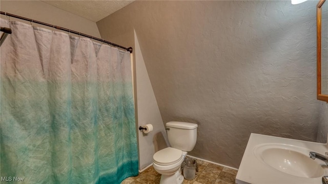 62253 Forestview Dr, Cambridge, OH 43725 - full bath featuring toilet, vanity, a textured ceiling, baseboards, and curtained shower