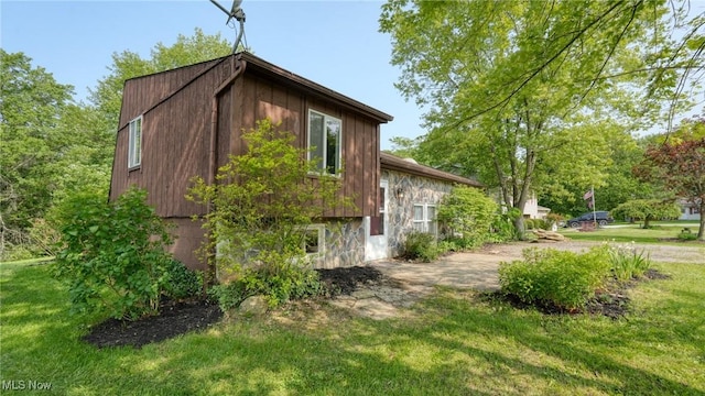 62253 Forestview Dr, Cambridge, OH 43725 - view of home's exterior with a yard