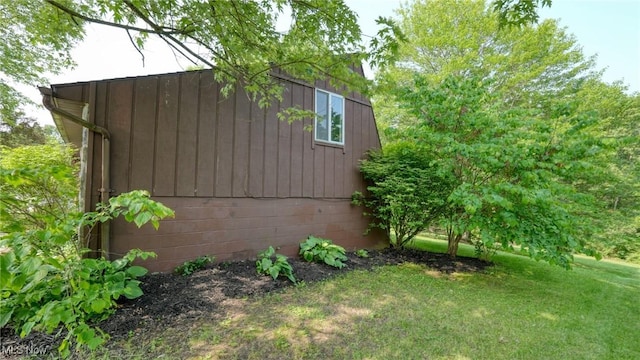 62253 Forestview Dr, Cambridge, OH 43725 - view of home's exterior featuring a lawn