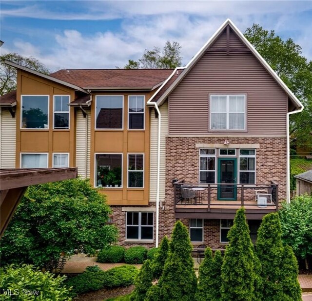 3905 Vine Ct, Cleveland, OH 44113 - photo 3