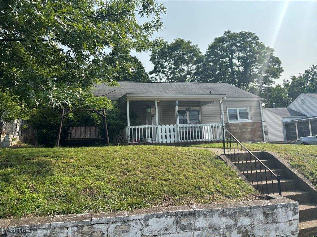 1317 40th St, Parkersburg, WV 26104 - view of front of home featuring covered porch and a front yard