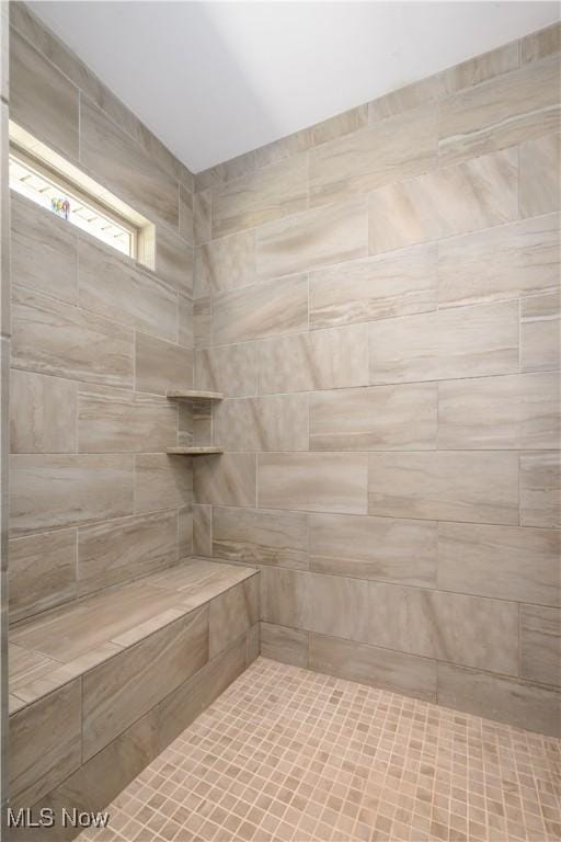 4340 Castlegate Blvd, Uniontown, OH 44685 - bathroom featuring tiled shower
