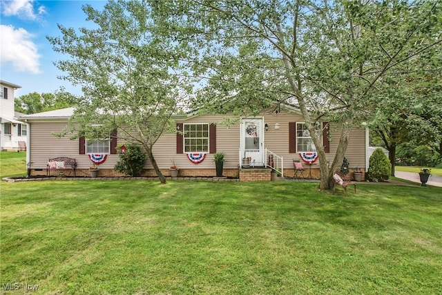 1270 S Lincoln Ave Unit A, Salem, OH 44460 - view of front of house featuring a front yard and metal roof