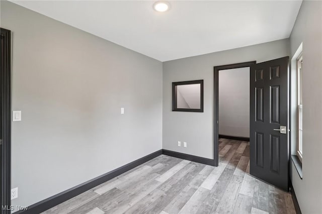 322 N Bayshore Dr Unit 3, Columbiana, OH 44408 - unfurnished room featuring light wood-type flooring, baseboards, and recessed lighting