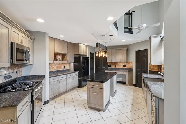 322 N Bayshore Dr Unit 3, Columbiana, OH 44408 - kitchen featuring stainless steel appliances, backsplash, a sink, light tile patterned floors, and a kitchen island