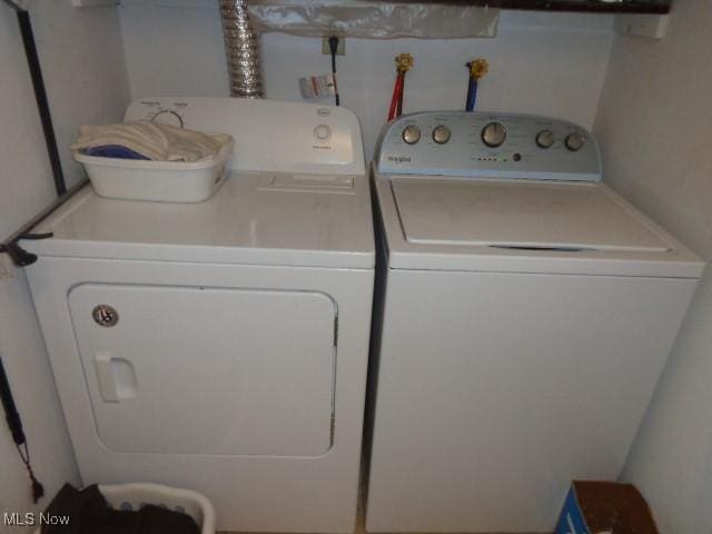 16395 Heather Ln Unit 201, Middleburg Heights, OH 44130 - washroom featuring washer and dryer